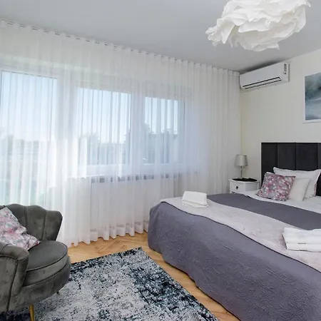 Dzika Plaza Homestay *