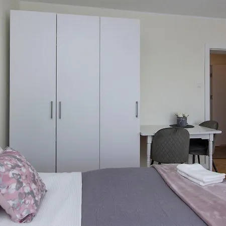 Dzika Plaza Homestay Gdansk